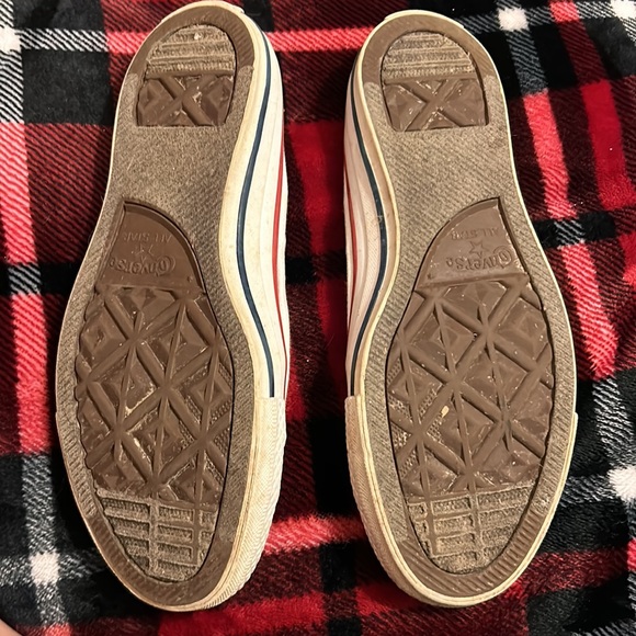 Low Rise White Converse. Size 8 - Picture 5 of 5